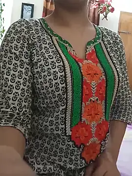 Tanha18 online show from June 12, 2026, 6:16 pm