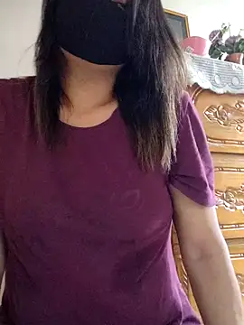 Snapshot of Tanha18 chatting on October 18, 2025, 7:32 am Tanha18 online show from October 18, 2025, 7:32 am