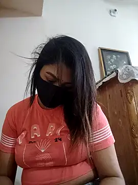 Snapshot of Tanha18 chatting on October 19, 2025, 7:44 am Tanha18 online show from October 19, 2025, 7:44 am