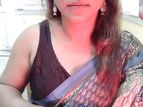 Model Srinika online show from October 31, 2025, 4:09 am