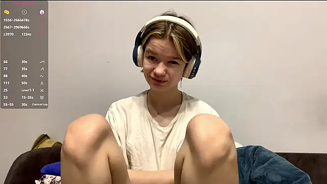 Snapshot of LorRebak chatting on December 3, 2025, 9:42 am LorRebak online show from December 3, 2025, 9:42 am