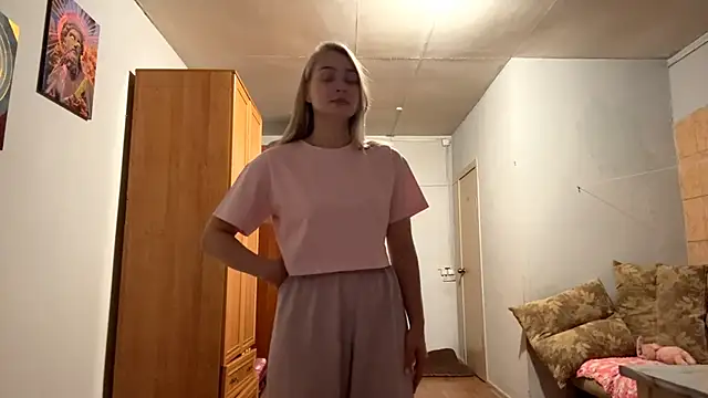 TeresaGrigg online show from October 11, 2025, 12:17 pm
