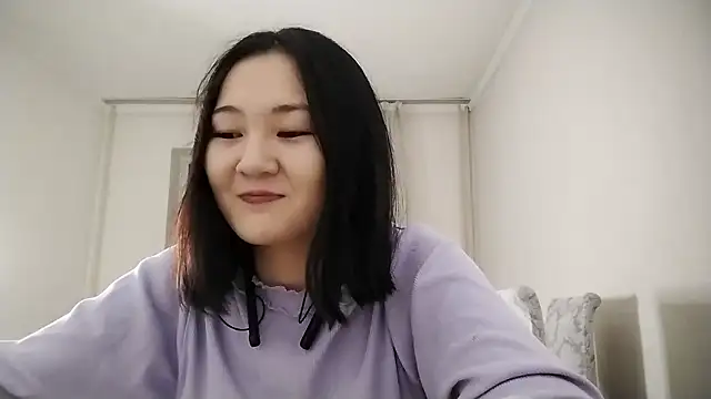 Snapshot of Lyndasilk chatting on November 9, 2025, 2:21 pm Lyndasilk online show from November 9, 2025, 2:21 pm