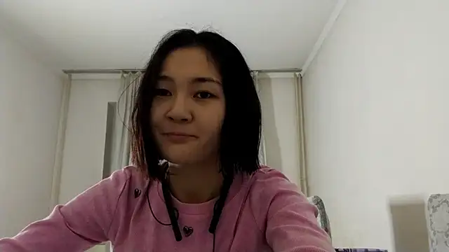 Snapshot of Lyndasilk chatting on November 24, 2025, 3:34 pm Lyndasilk online show from November 24, 2025, 3:34 pm