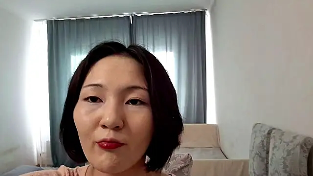 Lyndasilk online show from April 25, 2026, 11:24 am