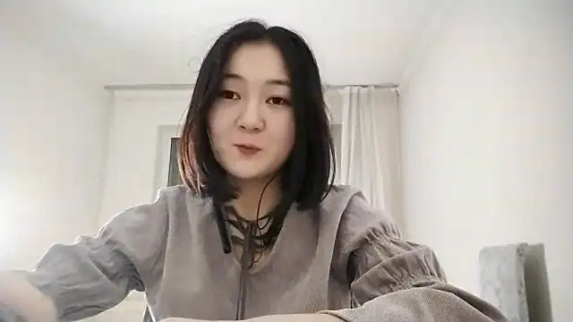 Snapshot of Lyndasilk chatting on October 19, 2025, 2:09 pm Lyndasilk online show from October 19, 2025, 2:09 pm