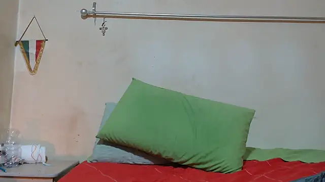 Snapshot of Monellaxx chatting on December 4, 2025, 8:30 pm Monellaxx online show from December 4, 2025, 8:30 pm