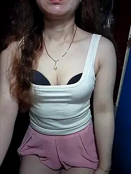 Snapshot of LeanaLy chatting on November 9, 2025, 12:14 am LeanaLy online show from November 9, 2025, 12:14 am