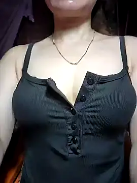 Snapshot of LeanaLy chatting on October 13, 2025, 7:10 am LeanaLy online show from October 13, 2025, 7:10 am