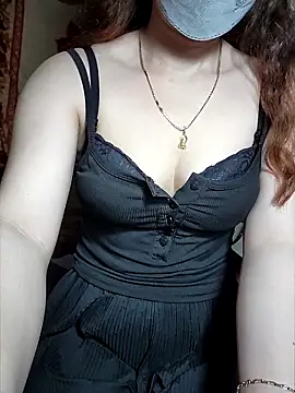 Snapshot of LeanaLy chatting on October 20, 2025, 1:33 pm LeanaLy online show from October 20, 2025, 1:33 pm