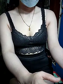 Snapshot of LeanaLy chatting on October 17, 2025, 12:29 pm LeanaLy online show from October 17, 2025, 12:29 pm