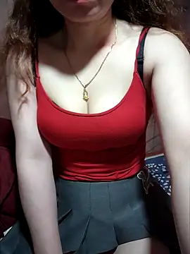 Snapshot of LeanaLy chatting on November 16, 2025, 12:48 am LeanaLy online show from November 16, 2025, 12:48 am