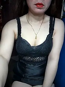 Snapshot of LeanaLy chatting on November 9, 2025, 12:20 pm LeanaLy online show from November 9, 2025, 12:20 pm