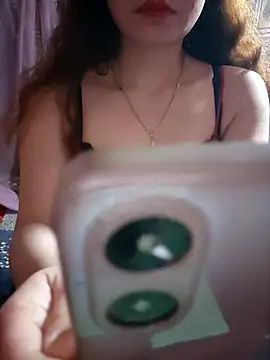 Snapshot of LeanaLy chatting on December 2, 2025, 3:07 am LeanaLy online show from December 2, 2025, 3:07 am