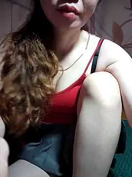 Snapshot of LeanaLy chatting on November 3, 2025, 10:24 pm LeanaLy online show from November 3, 2025, 10:24 pm