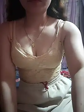 Snapshot of LeanaLy chatting on December 4, 2025, 10:36 am LeanaLy online show from December 4, 2025, 10:36 am