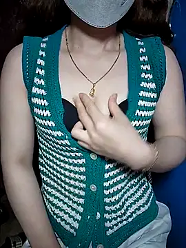 Snapshot of LeanaLy chatting on October 22, 2025, 9:24 pm LeanaLy online show from October 22, 2025, 9:24 pm