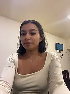 Snapshot of AlyssaRay chatting on May 18, 2026, 4:01 pm AlyssaRay online show from May 18, 2026, 4:01 pm