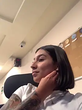 AlyssaRay online show from January 18, 2026, 4:10 pm