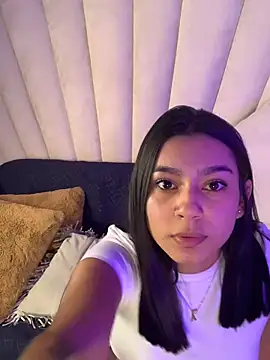 Snapshot of AlyssaRay chatting on December 5, 2025, 8:39 pm AlyssaRay online show from December 5, 2025, 8:39 pm