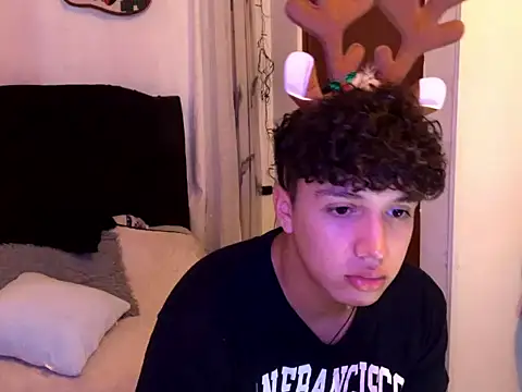 Snapshot of charly_926 chatting on December 3, 2025, 9:47 pm charly 926 online show from December 3, 2025, 9:47 pm