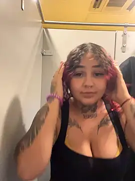 Snapshot of atennea_diiossa chatting on November 18, 2025, 11:59 pm atennea diiossa online show from November 18, 2025, 11:59 pm