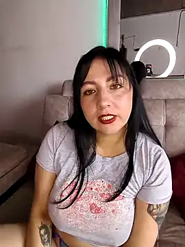 Snapshot of kitten25-hott chatting on October 19, 2025, 6:43 pm kitten25-hott online show from October 19, 2025, 6:43 pm