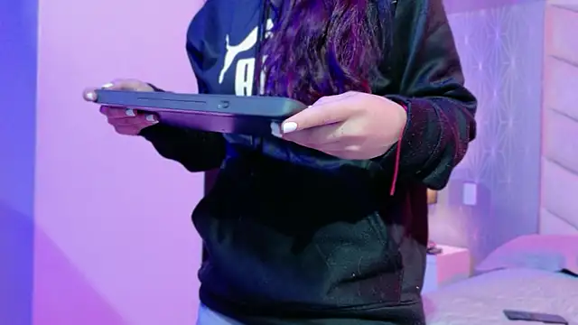 CARO ADAMS1 online show from January 15, 2026, 11:46 am