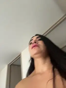 Snapshot of RoseSeductre chatting on November 8, 2025, 9:18 pm RoseSeductre online show from November 8, 2025, 9:18 pm