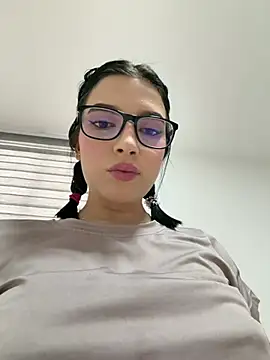 l0lita sweet online show from April 26, 2026, 9:23 pm