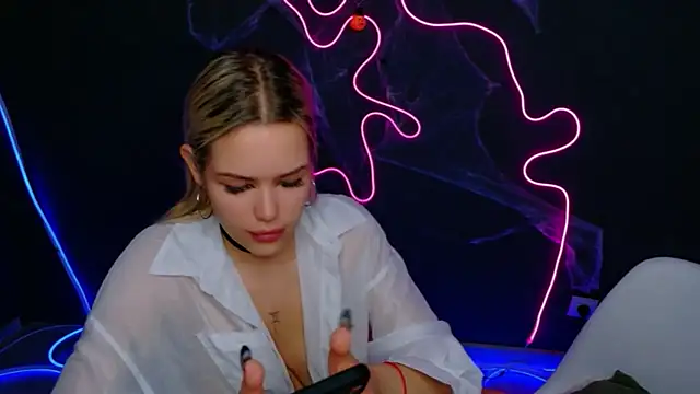 Snapshot of Eva_Mooor chatting on October 31, 2025, 3:25 am Eva Mooor online show from October 31, 2025, 3:25 am