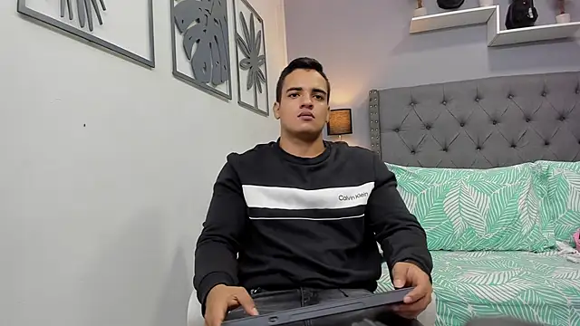 violeta and maxx online show from October 28, 2025, 2:45 am