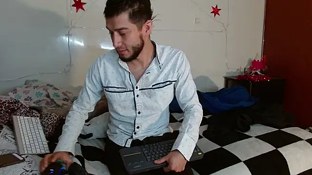 Snapshot of picante70_ chatting on December 4, 2025, 11:20 am picante70 online show from December 4, 2025, 11:20 am