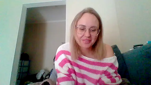AmyDelamonico online show from October 13, 2025, 9:00 am