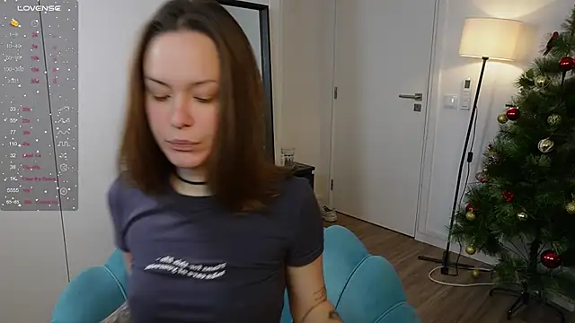 Snapshot of NeonyMuse chatting on December 4, 2025, 10:14 am NeonyMuse online show from December 4, 2025, 10:14 am