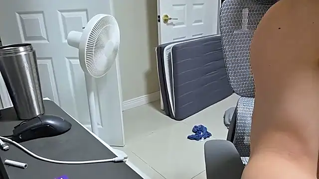 koreanboy2341 online show from October 18, 2025, 6:10 pm