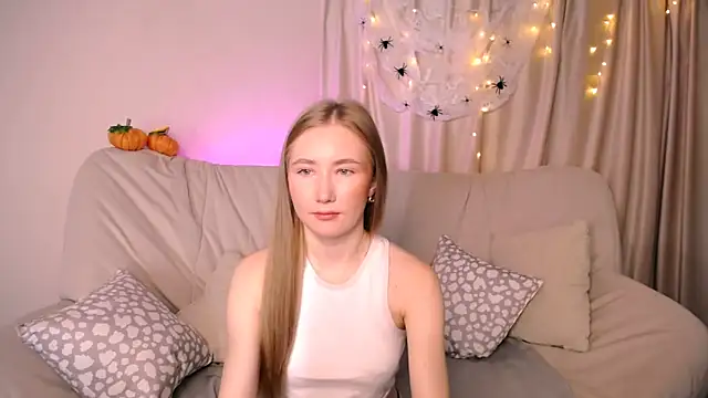 Snapshot of EllyColins chatting on October 18, 2025, 2:35 am EllyColins online show from October 18, 2025, 2:35 am