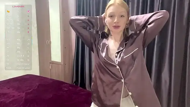 Iamlylu online show from October 19, 2025, 1:03 pm