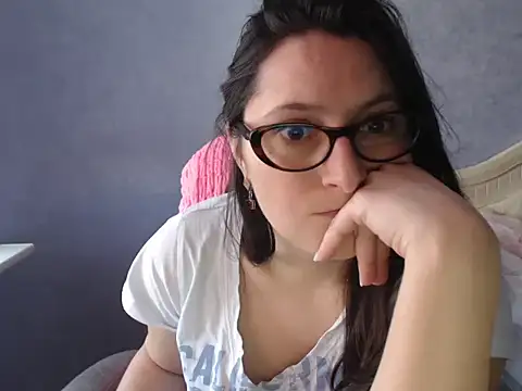 LuckyLisa23 online show from May 4, 2026, 1:14 pm