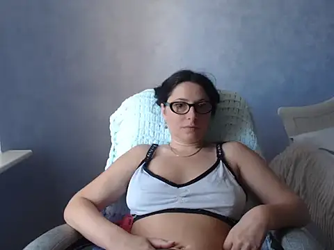LuckyLisa23 online show from June 27, 2026, 9:37 am