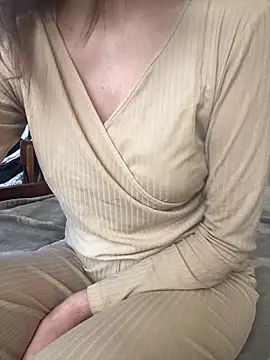 KittieCreme online show from February 19, 2026, 9:28 am