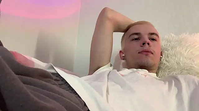 Snapshot of Jeremy1Scott chatting on August 9, 2026, 7:58 am Jeremy1Scott online show from August 9, 2026, 7:58 am