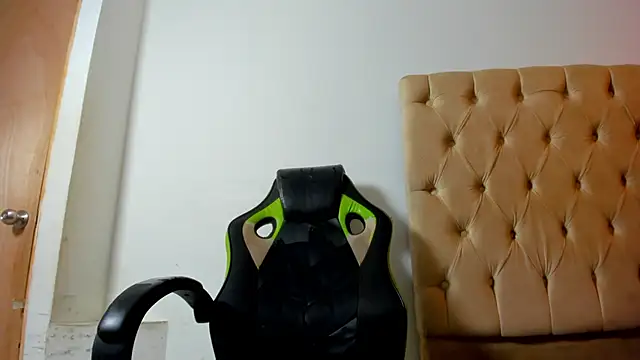 Snapshot of Hotblosson chatting on October 29, 2025, 1:54 pm Hotblosson online show from October 29, 2025, 1:54 pm