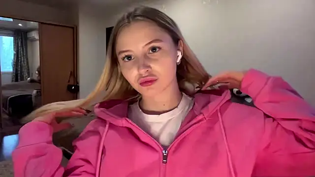 Snapshot of VictoriaMystery chatting on October 14, 2025, 2:17 pm VictoriaMystery online show from October 14, 2025, 2:17 pm