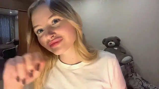 Snapshot of VictoriaMystery chatting on October 15, 2025, 2:25 pm VictoriaMystery online show from October 15, 2025, 2:25 pm