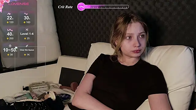 Snapshot of Fluffy_Cloude chatting on June 28, 2026, 1:56 am Fluffy Cloude online show from June 28, 2026, 1:56 am