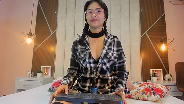 Snapshot of Mariana-Torres chatting on November 2, 2025, 2:22 pm Mariana-Torres online show from November 2, 2025, 2:22 pm