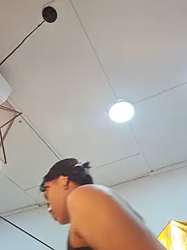 Snapshot of Mariana-Torres chatting on December 14, 2025, 12:00 pm Mariana-Torres online show from December 14, 2025, 12:00 pm