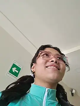 Snapshot of Mariana-Torres chatting on December 13, 2025, 8:04 pm Mariana-Torres online show from December 13, 2025, 8:04 pm