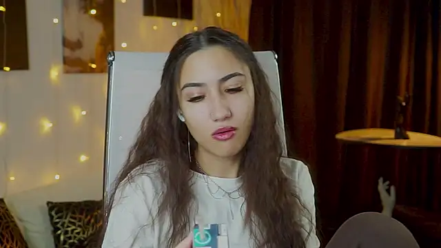 RebeckaThornton online show from December 4, 2025, 9:52 am